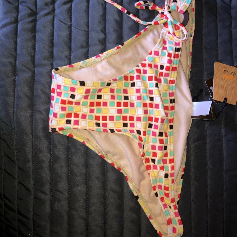 Women small size M top size L